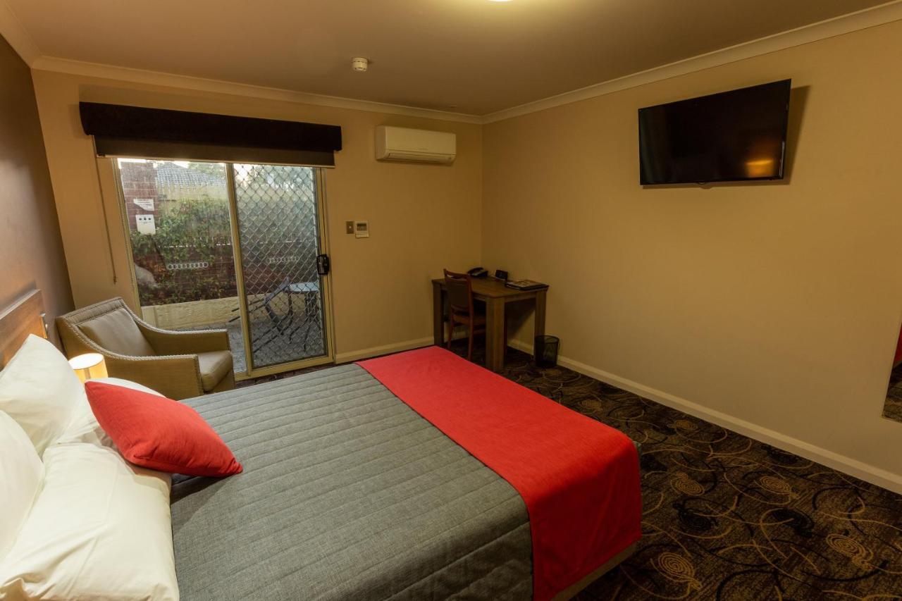 Quality Hotel Bayswater Perth Esterno foto