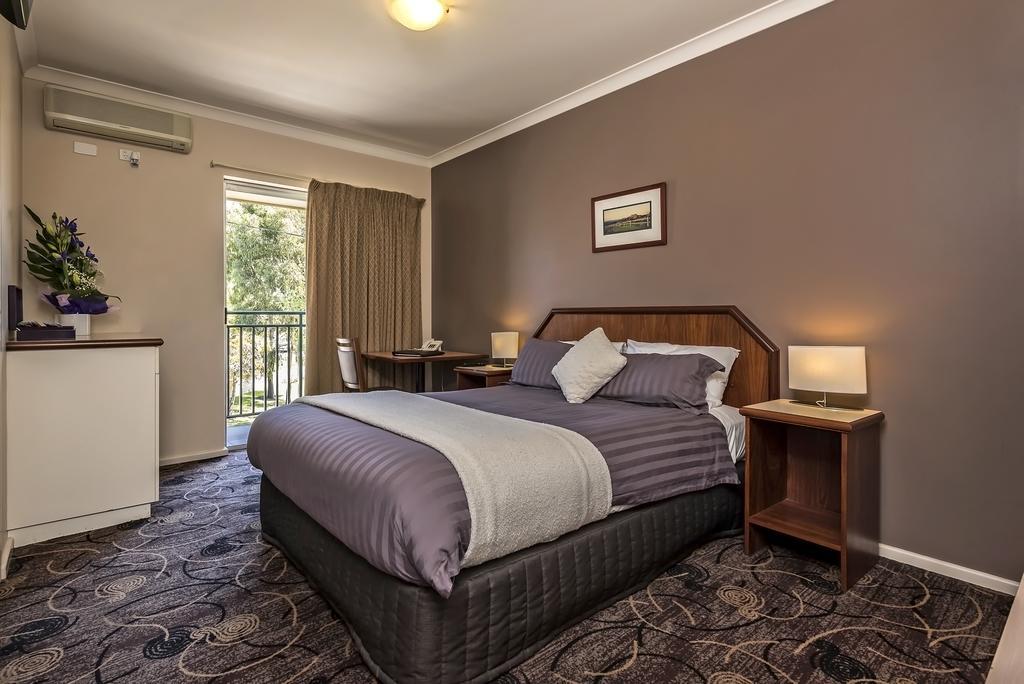 Quality Hotel Bayswater Perth Esterno foto