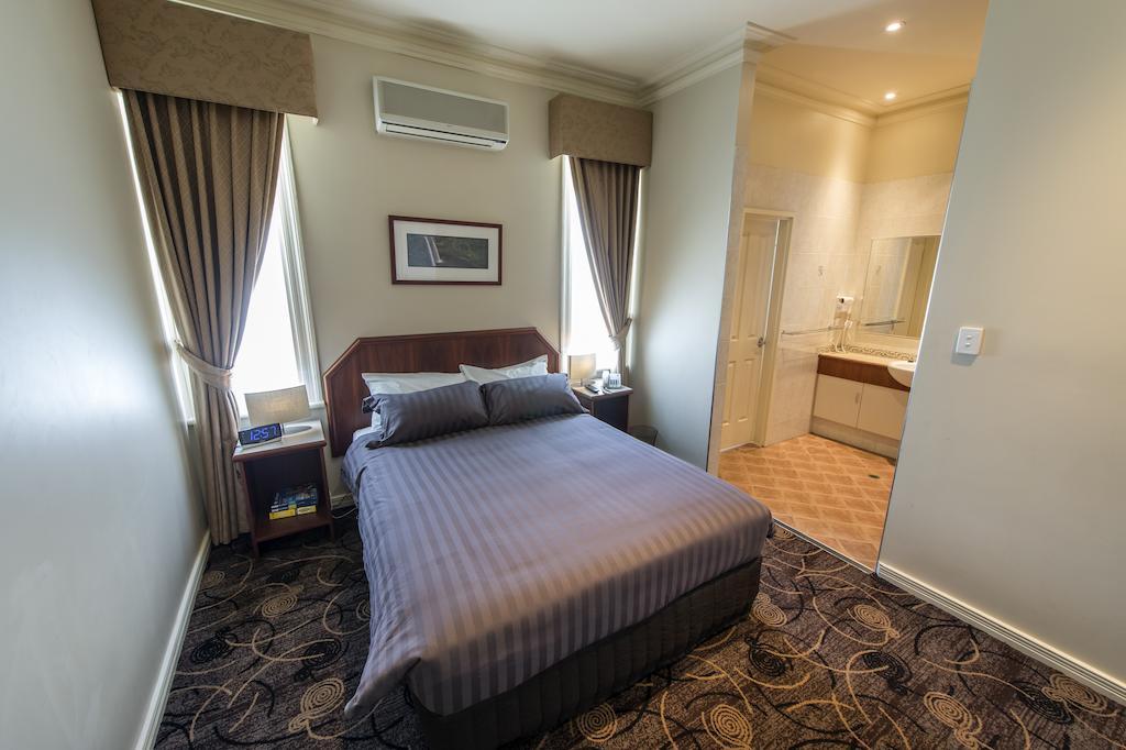 Quality Hotel Bayswater Perth Esterno foto