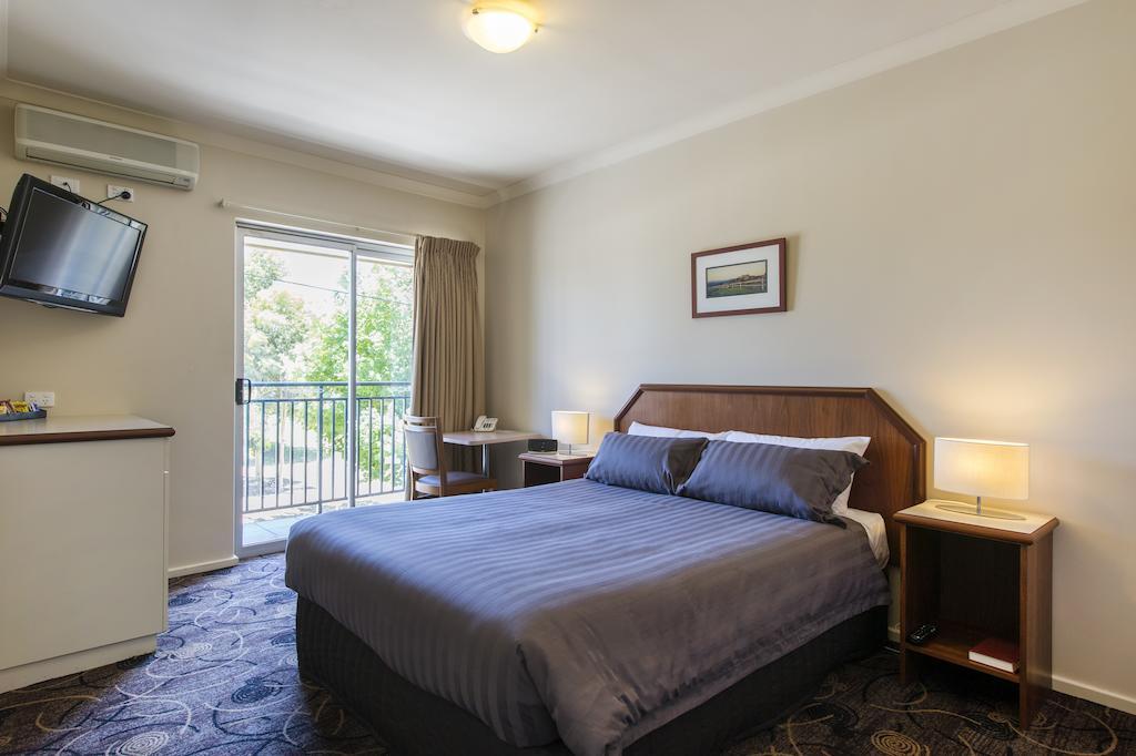 Quality Hotel Bayswater Perth Esterno foto