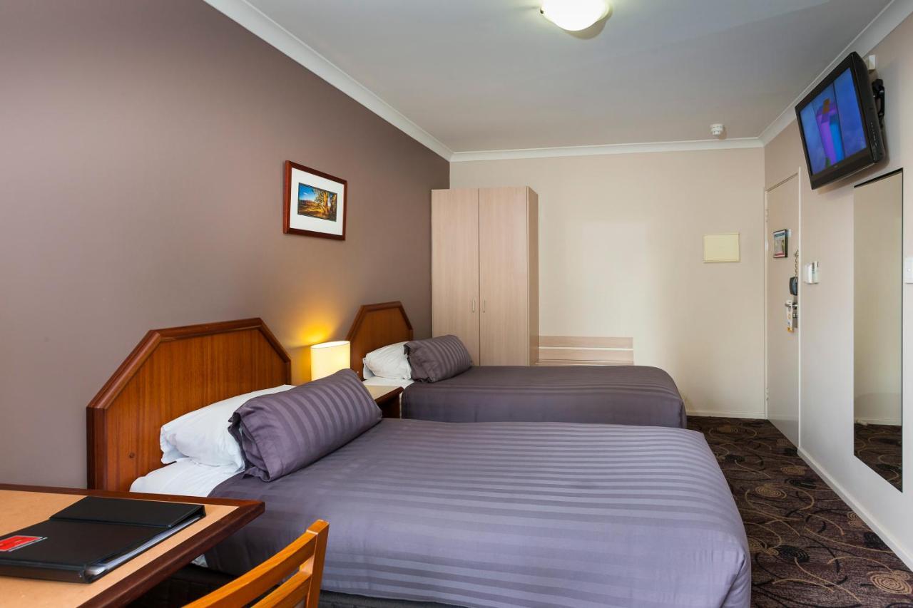 Quality Hotel Bayswater Perth Esterno foto