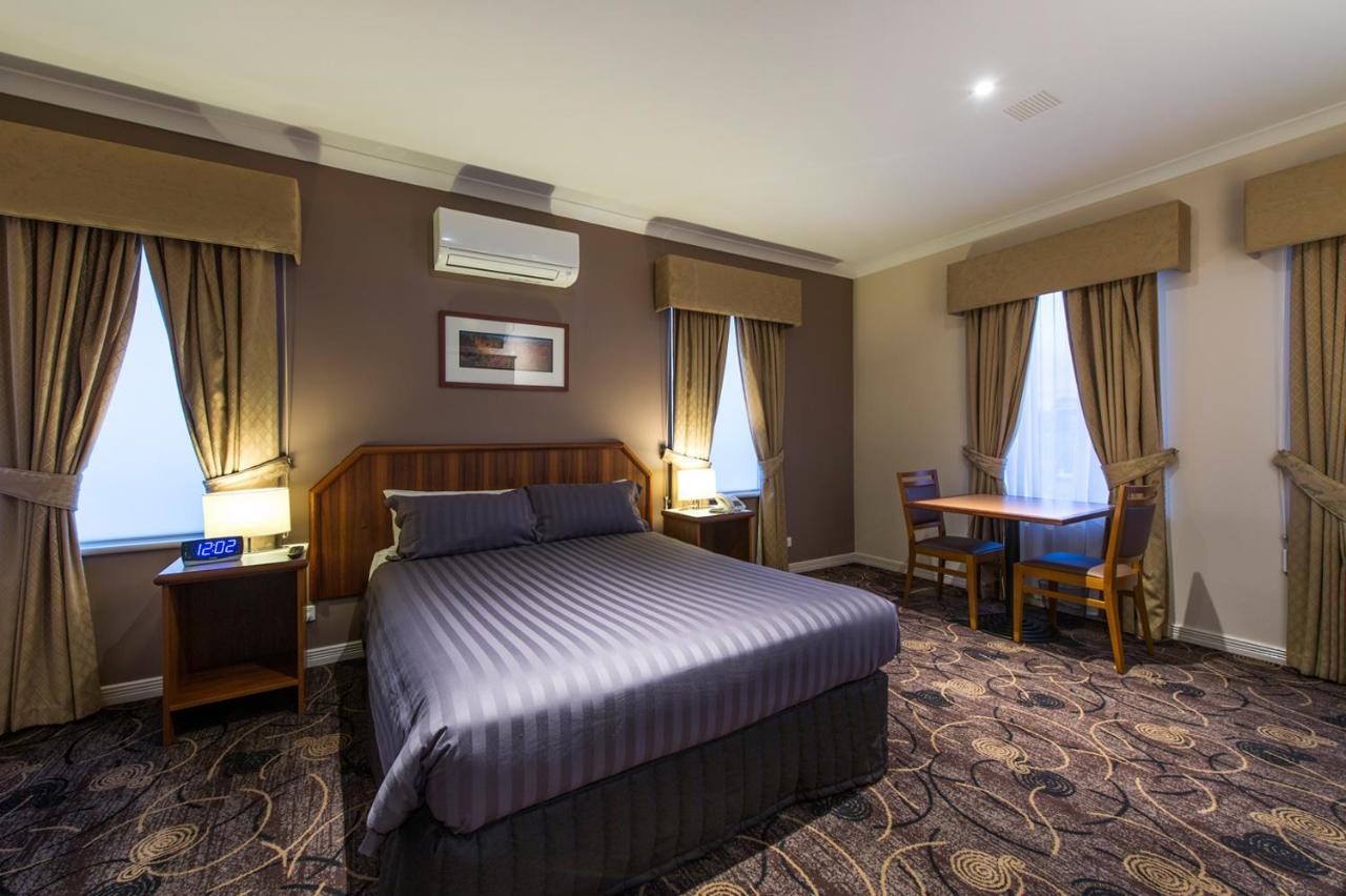 Quality Hotel Bayswater Perth Esterno foto