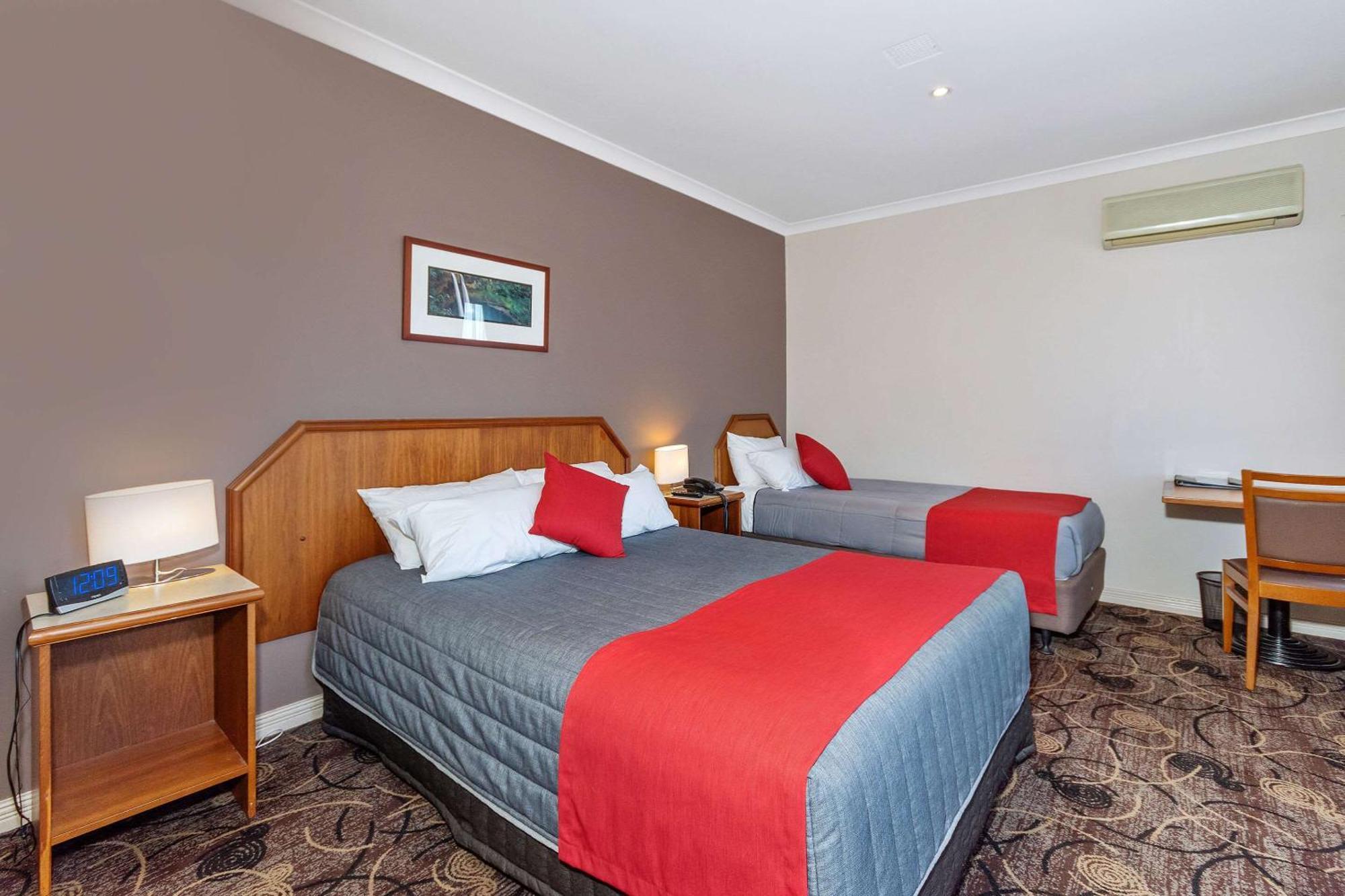 Quality Hotel Bayswater Perth Esterno foto
