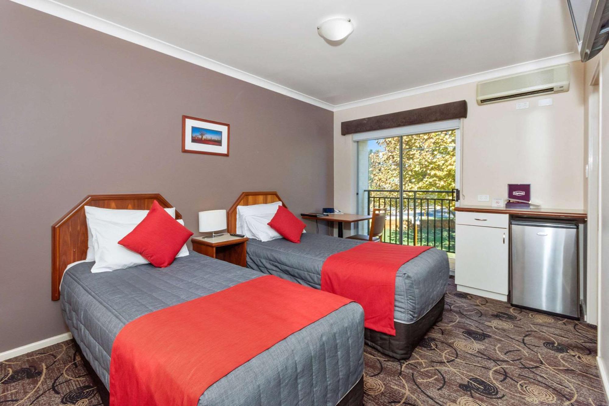 Quality Hotel Bayswater Perth Esterno foto